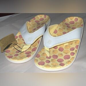 NWT Spenco Orthotic Thong Sandal Yumi Ocean Shells, Yellow/White, Size 7D